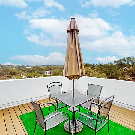 Lively Getaway Apartment
